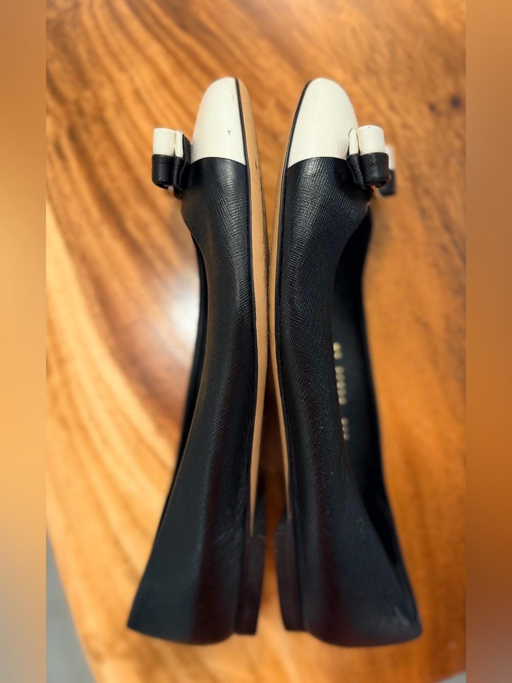 Salvatore Ferragamo Varina Bicolor Ballet Flats w Bow Black/White Size 8.5M GUC - Picture 5 of 17